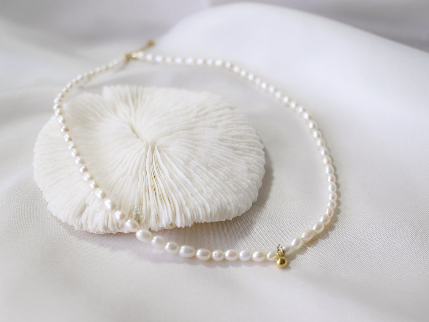 Simple rice pearl necklace